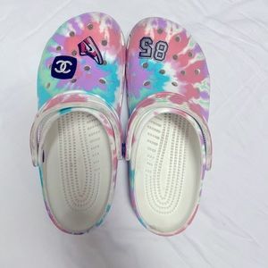 Women’s crocs size 9